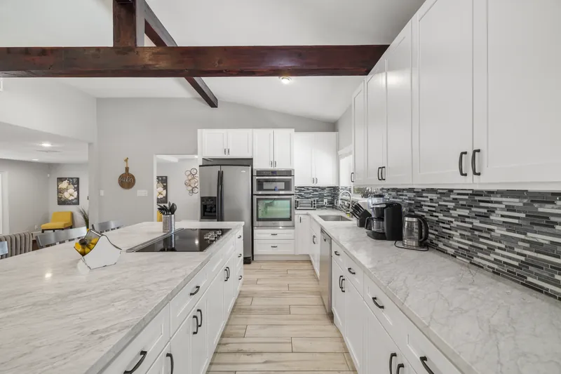 4 Bedroom Mansion w/ Amazing Backyard Pool! — photo 5 of 39