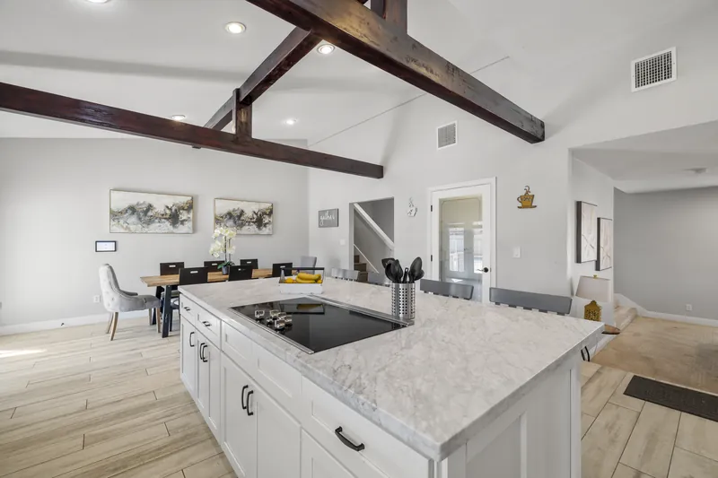 4 Bedroom Mansion w/ Amazing Backyard Pool! — photo 6 of 39