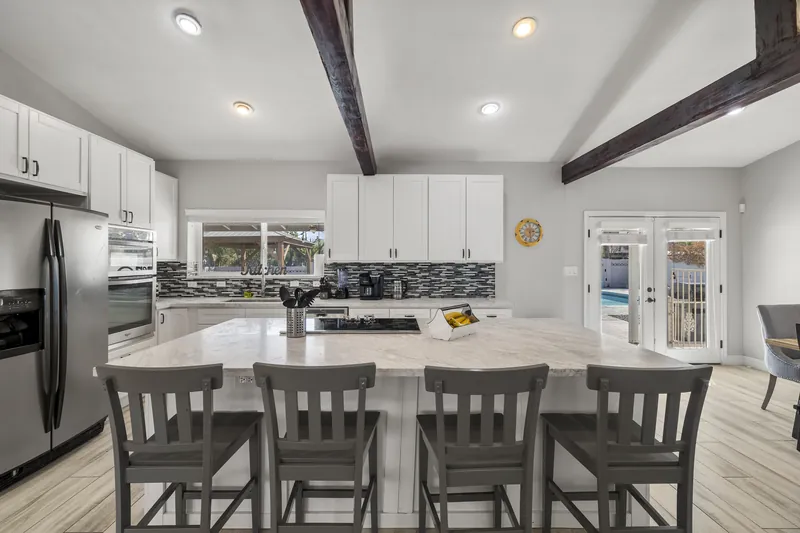 4 Bedroom Mansion w/ Amazing Backyard Pool! — photo 4 of 39