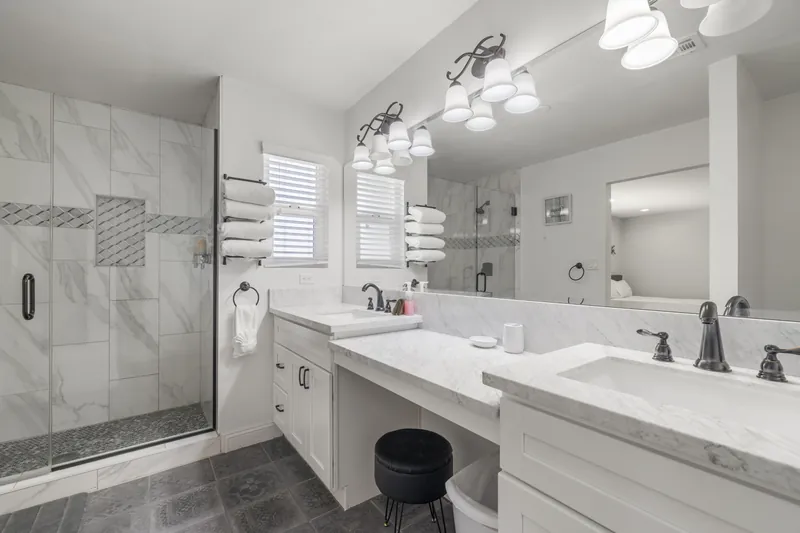 4 Bedroom Mansion w/ Amazing Backyard Pool! — photo 15 of 39