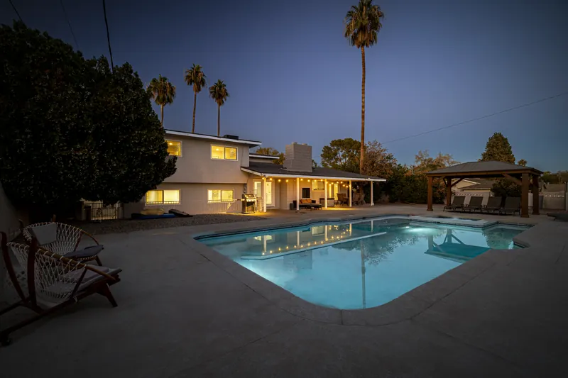 4 Bedroom Mansion w/ Amazing Backyard Pool! — photo 35 of 39