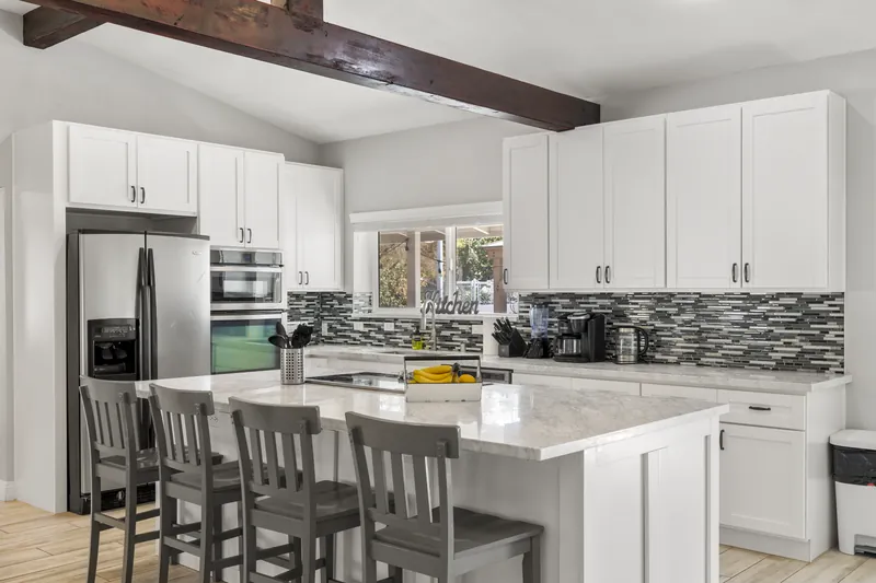 4 Bedroom Mansion w/ Amazing Backyard Pool! — photo 3 of 39