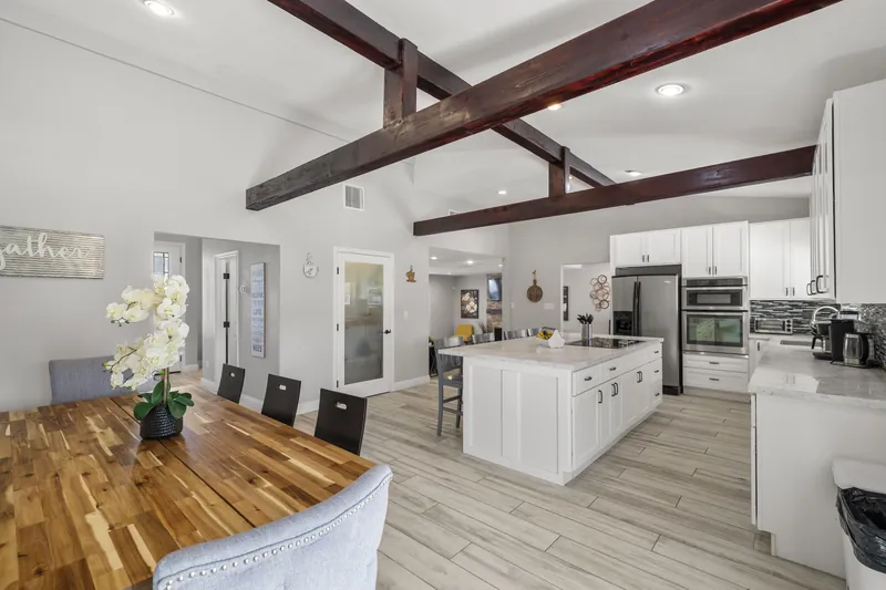 4 Bedroom Mansion w/ Amazing Backyard Pool! — photo 7 of 39