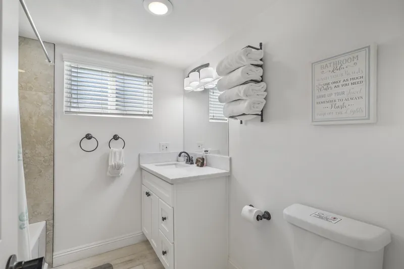 4 Bedroom Mansion w/ Amazing Backyard Pool! — photo 12 of 39