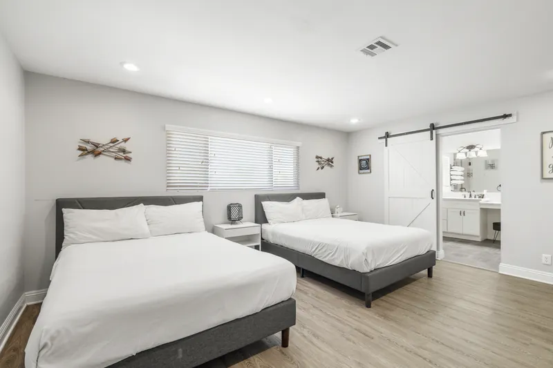 4 Bedroom Mansion w/ Amazing Backyard Pool! — photo 13 of 39