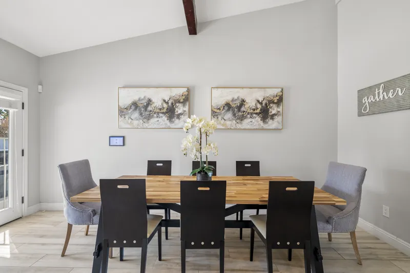 4 Bedroom Mansion w/ Amazing Backyard Pool! — photo 8 of 39