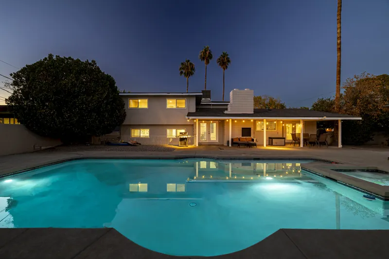 4 Bedroom Mansion w/ Amazing Backyard Pool! — photo 37 of 39