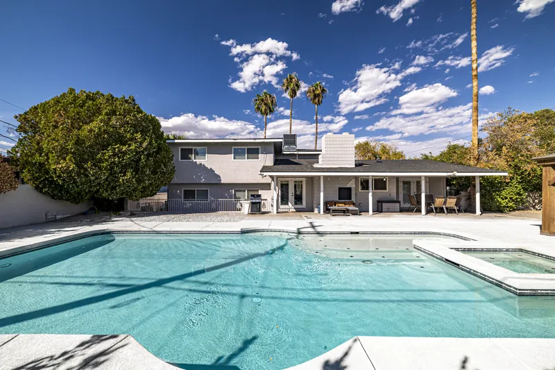 4 Bedroom Mansion w/ Amazing Backyard Pool! — photo 24 of 39