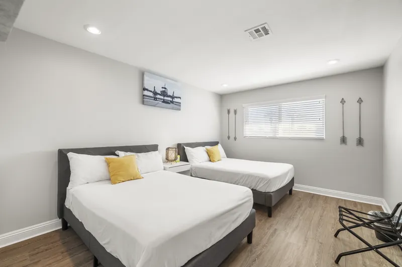 4 Bedroom Mansion w/ Amazing Backyard Pool! — photo 17 of 39