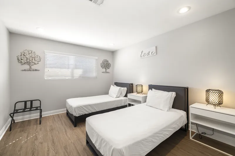 4 Bedroom Mansion w/ Amazing Backyard Pool! — photo 20 of 39