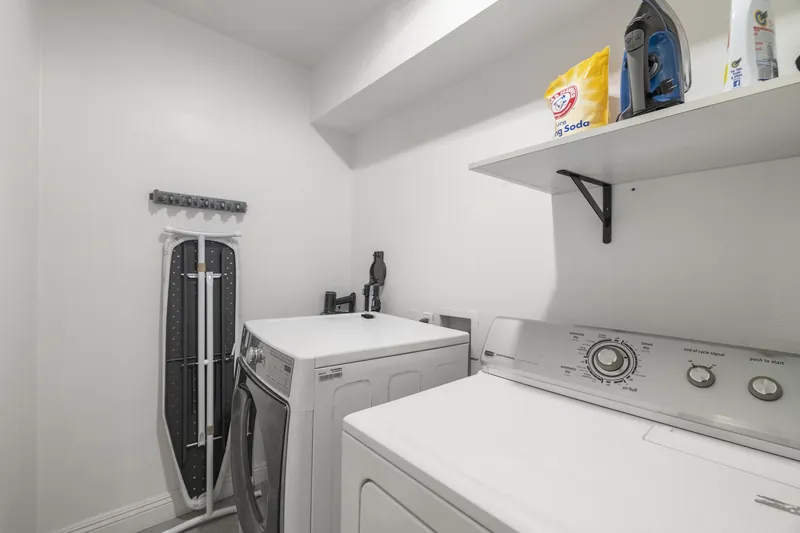 4 Bedroom Mansion w/ Amazing Backyard Pool! — photo 22 of 39