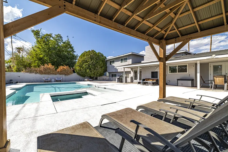 4 Bedroom Mansion w/ Amazing Backyard Pool! — photo 27 of 39