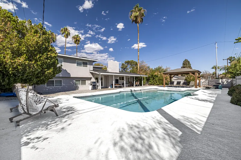 4 Bedroom Mansion w/ Amazing Backyard Pool! — photo 25 of 39