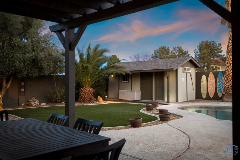 Cedar Dusk Lodge — photo 21 of 30