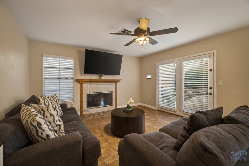 Desert Retreat — photo 25 of 26