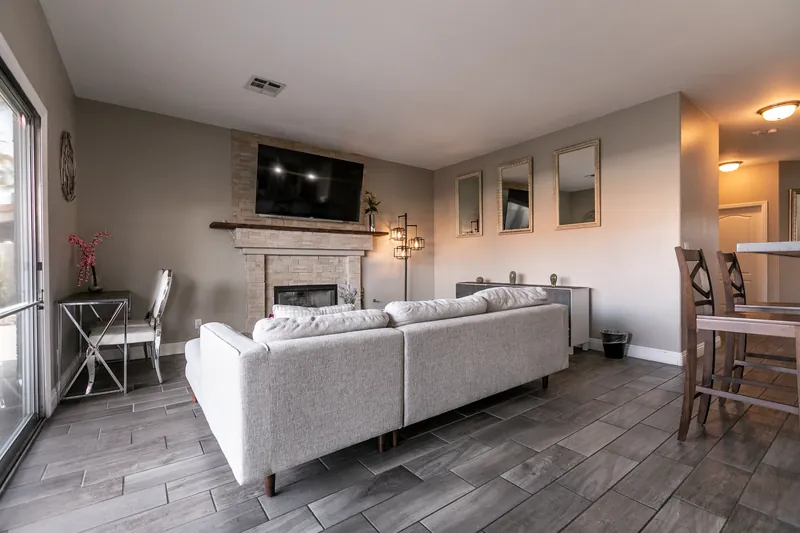 Hendersonhype — photo 7 of 25