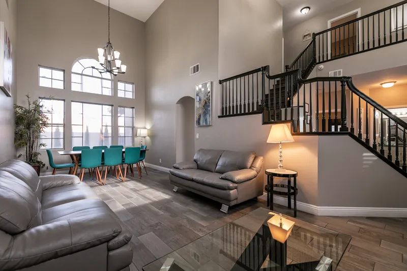 Hendersonhype — photo 4 of 25