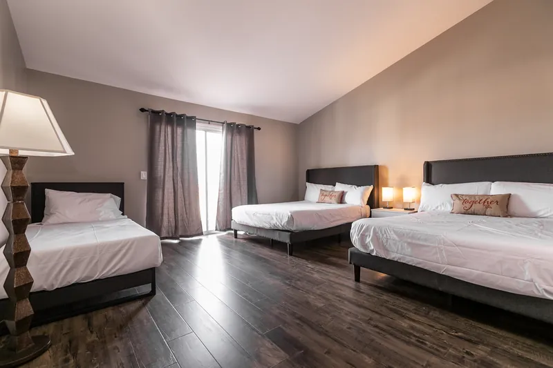 Hendersonhype — photo 16 of 25