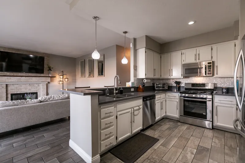 Hendersonhype — photo 12 of 25