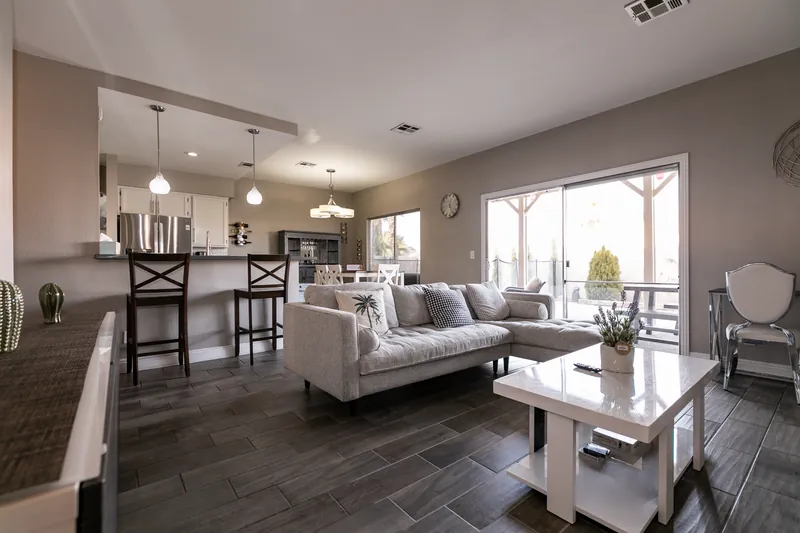 Hendersonhype — photo 10 of 25