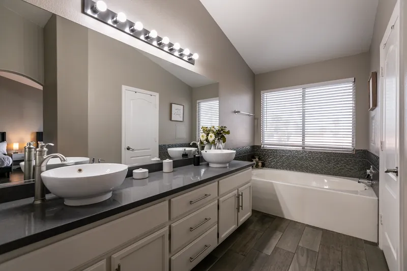 Hendersonhype — photo 17 of 25