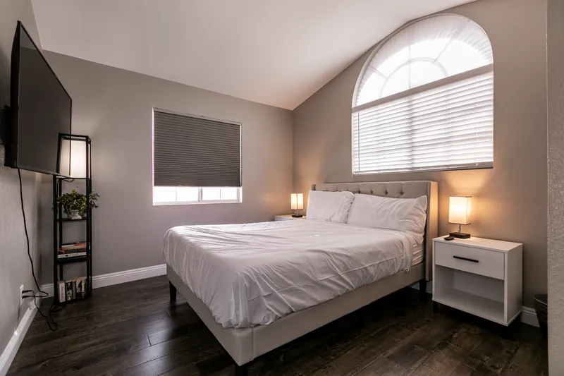 Hendersonhype — photo 18 of 25