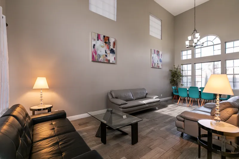 Hendersonhype — photo 3 of 25