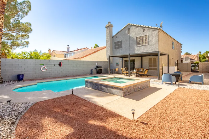 Lotuslaguna — photo 30 of 36