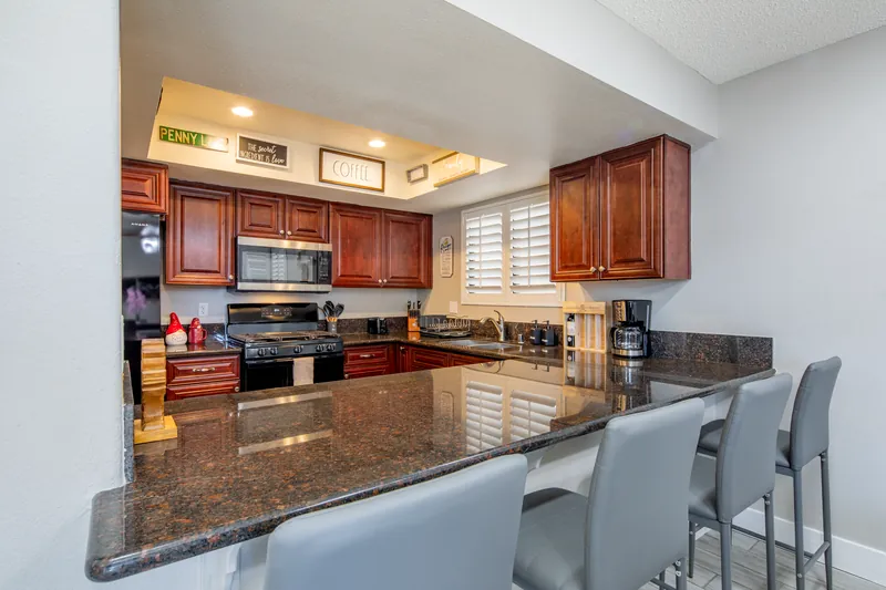 Lotuslaguna — photo 6 of 36