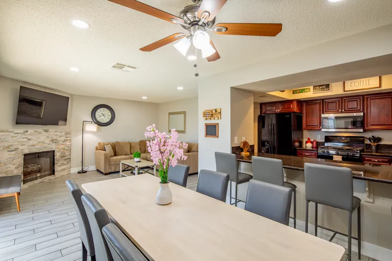 Lotuslaguna — photo 35 of 36