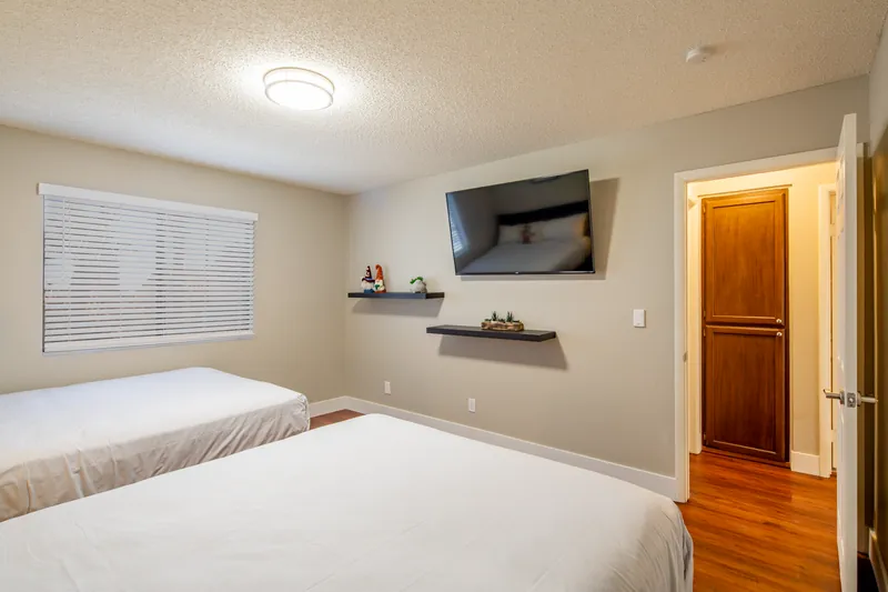 Lotuslaguna — photo 18 of 36