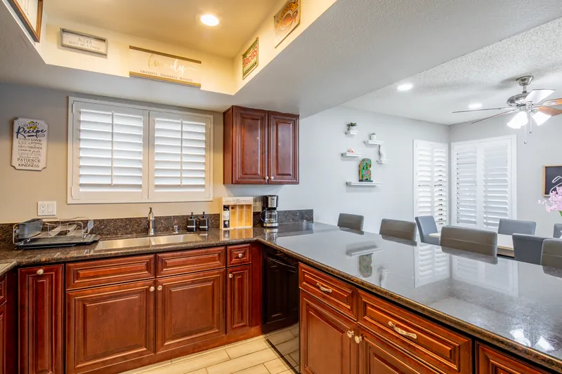 Lotuslaguna — photo 4 of 36