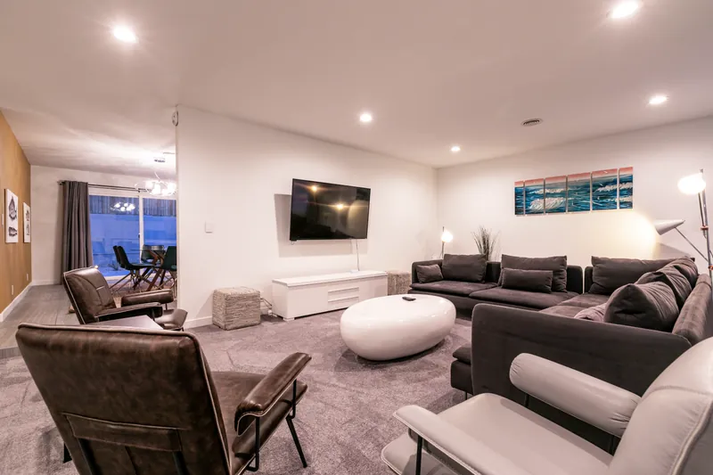 Mid-Mod Joy — photo 12 of 35