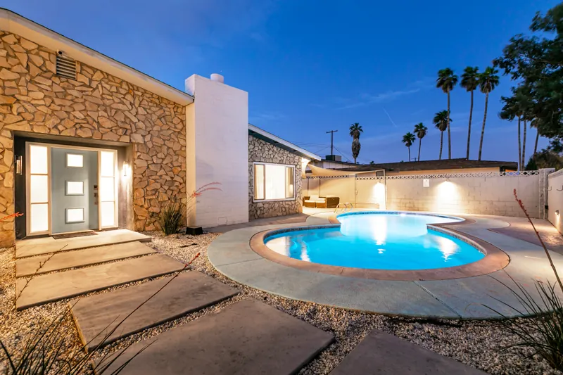 Mid-Mod Joy — photo 4 of 35