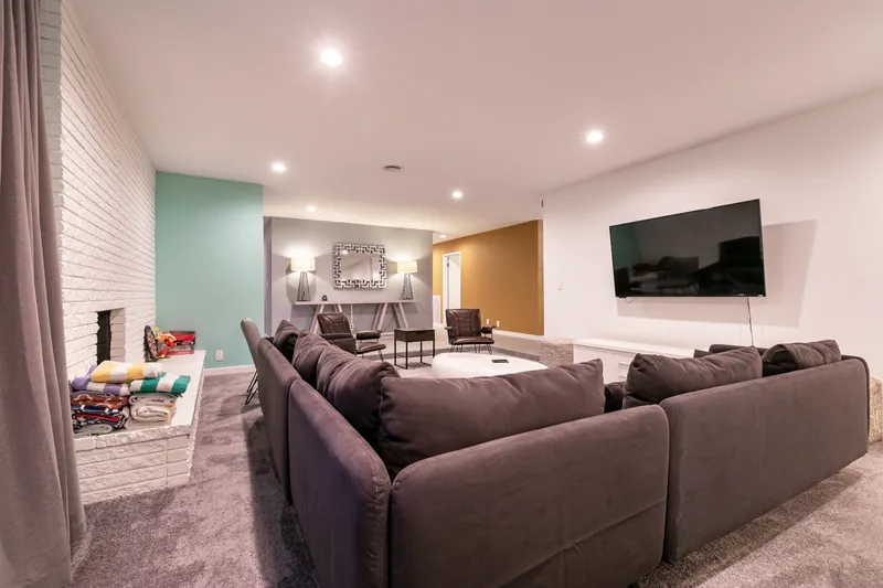 Mid-Mod Joy — photo 13 of 35