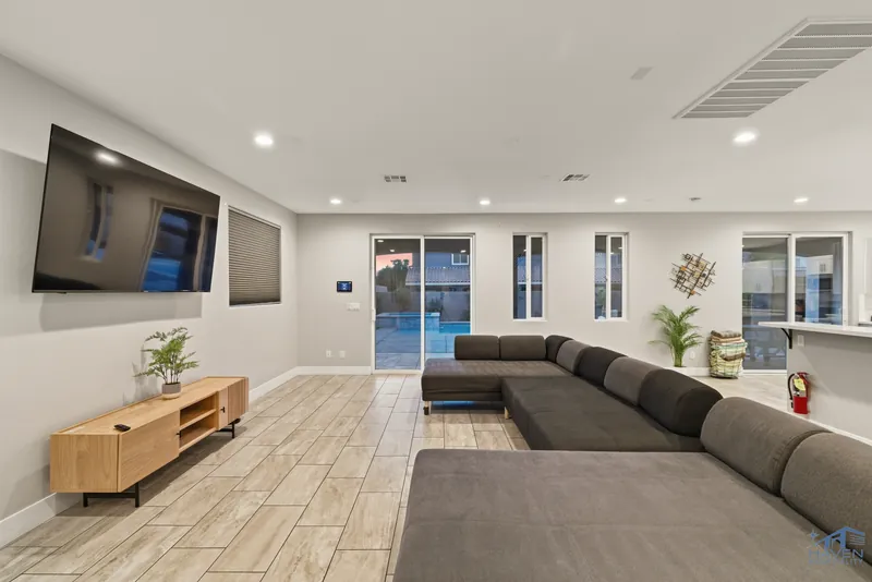 North Vegas Estate — photo 37 of 40