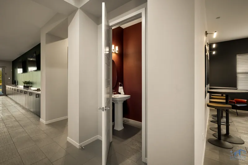 Silveradoluxe — photo 44 of 46