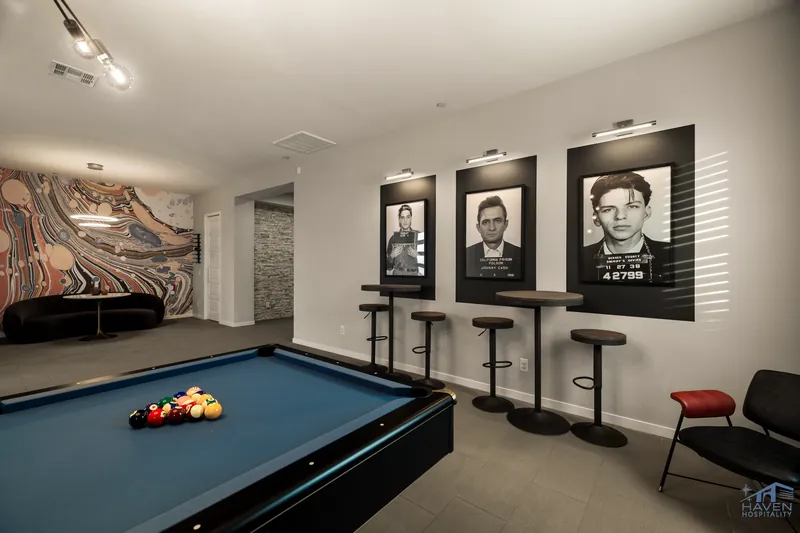 Silveradoluxe — photo 42 of 46