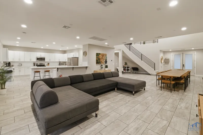 Sunrise Estate — photo 7 of 32